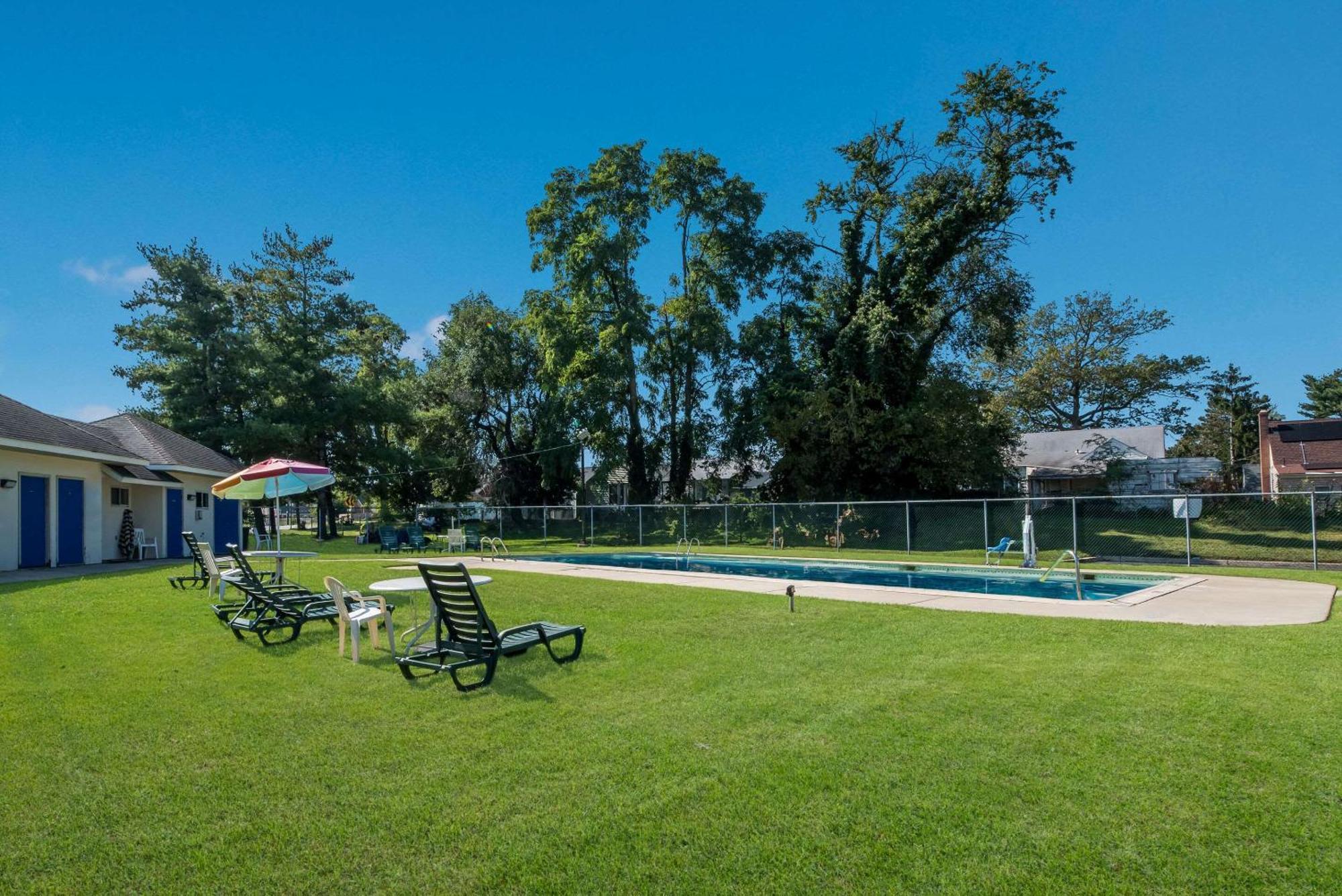 Rodeway Inn Brooklawn Exteriör bild