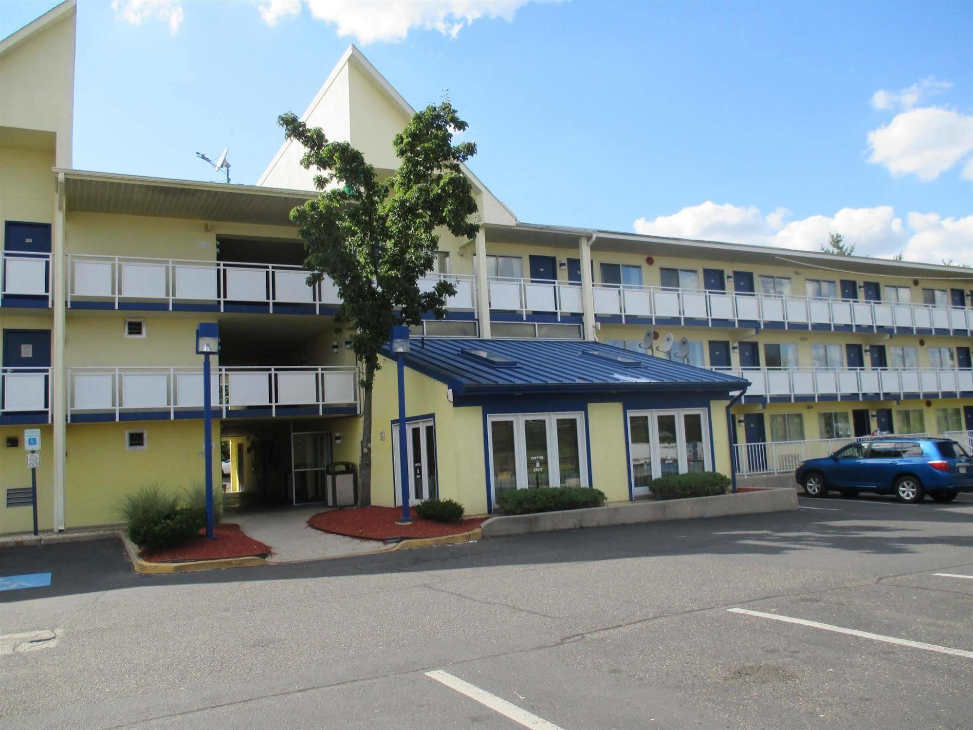 Rodeway Inn Brooklawn Exteriör bild